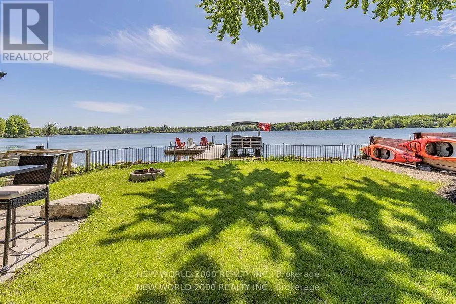 245 LAKELAND CRESCENT