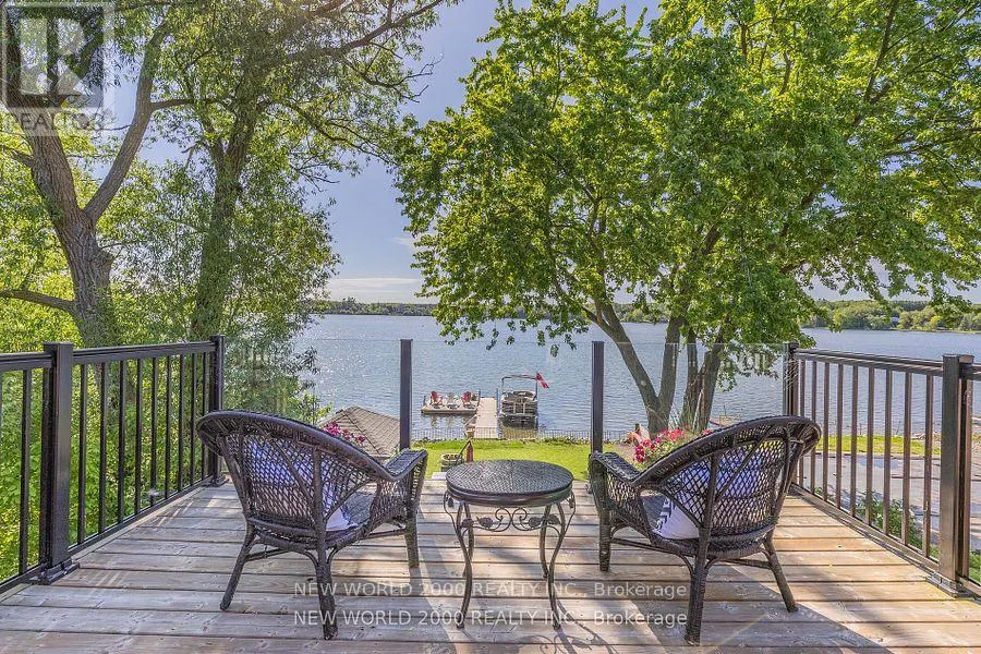 245 LAKELAND CRESCENT