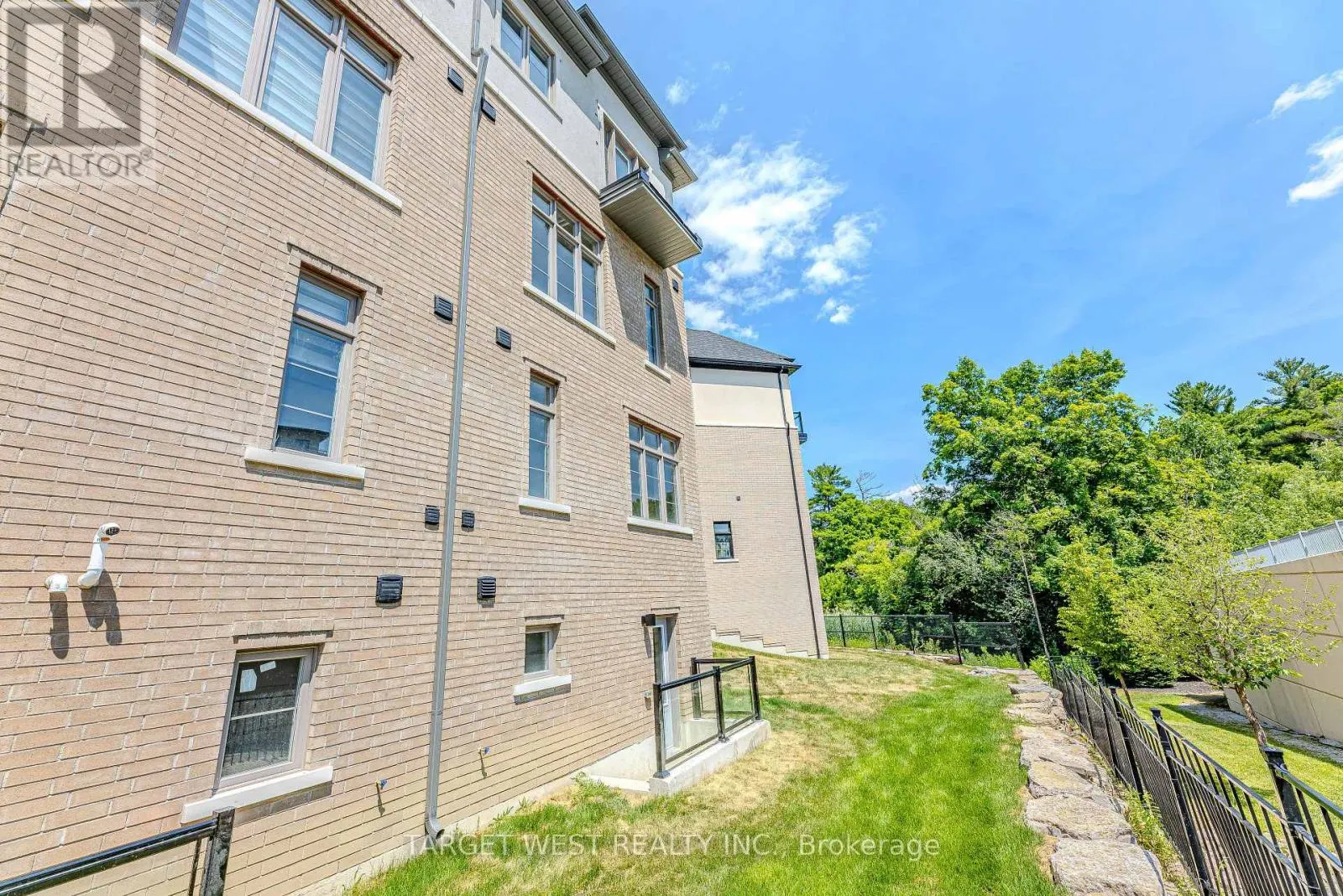 23 ARCHAMBAULT WAY