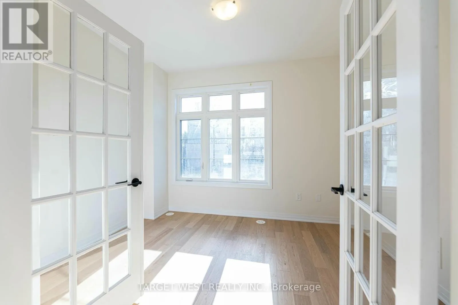 23 ARCHAMBAULT WAY