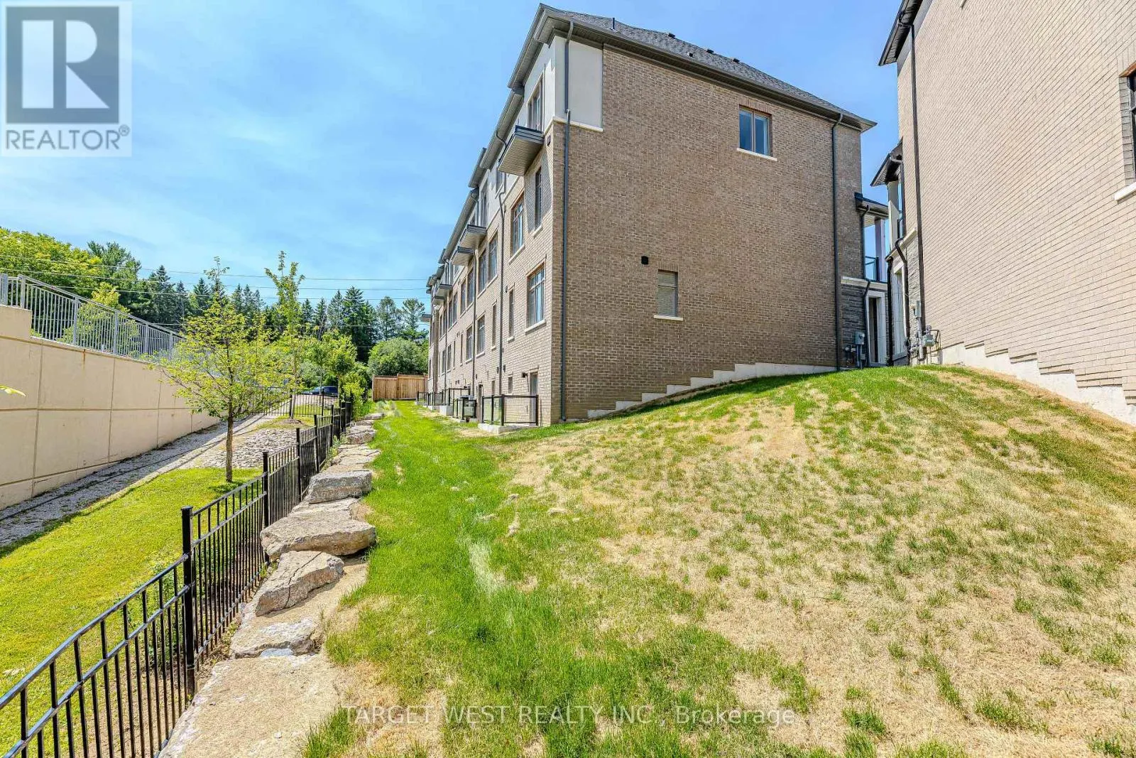 23 ARCHAMBAULT WAY