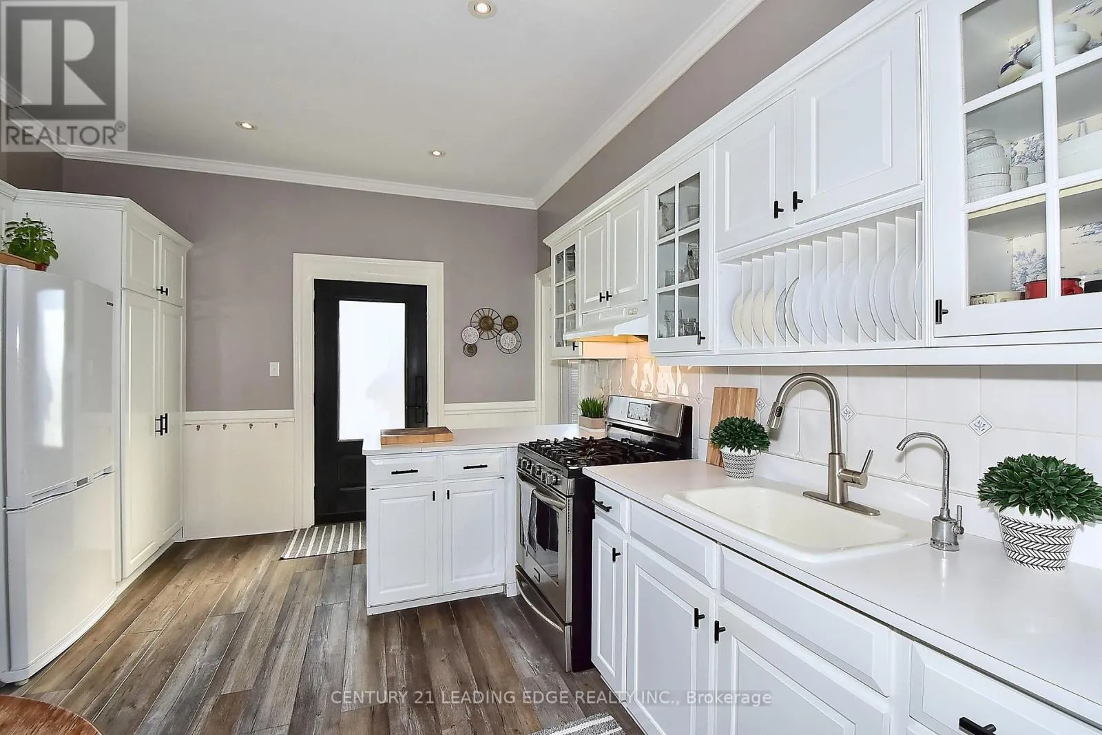 55 BROCK STREET E
