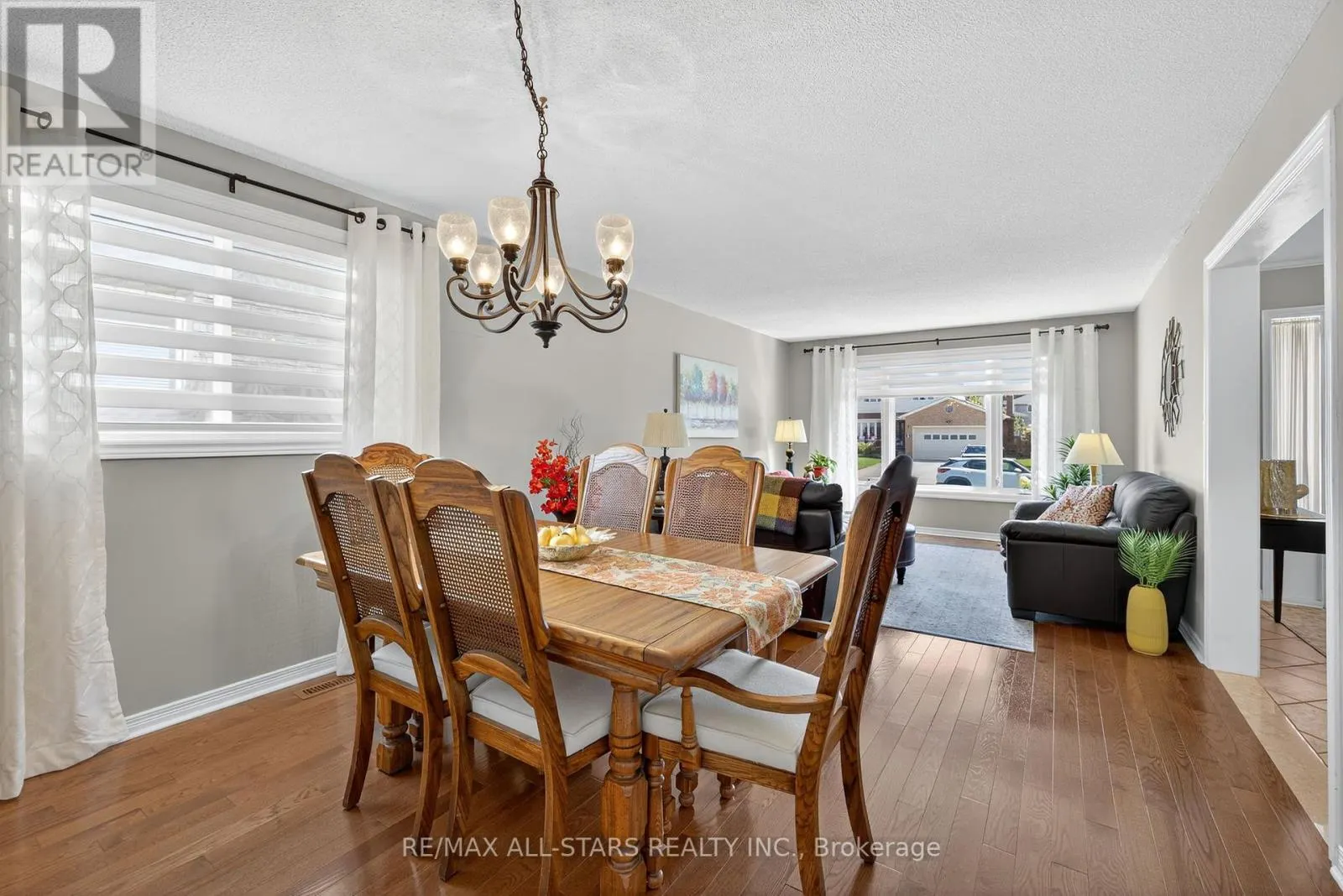 10 CASTILLE CRESCENT