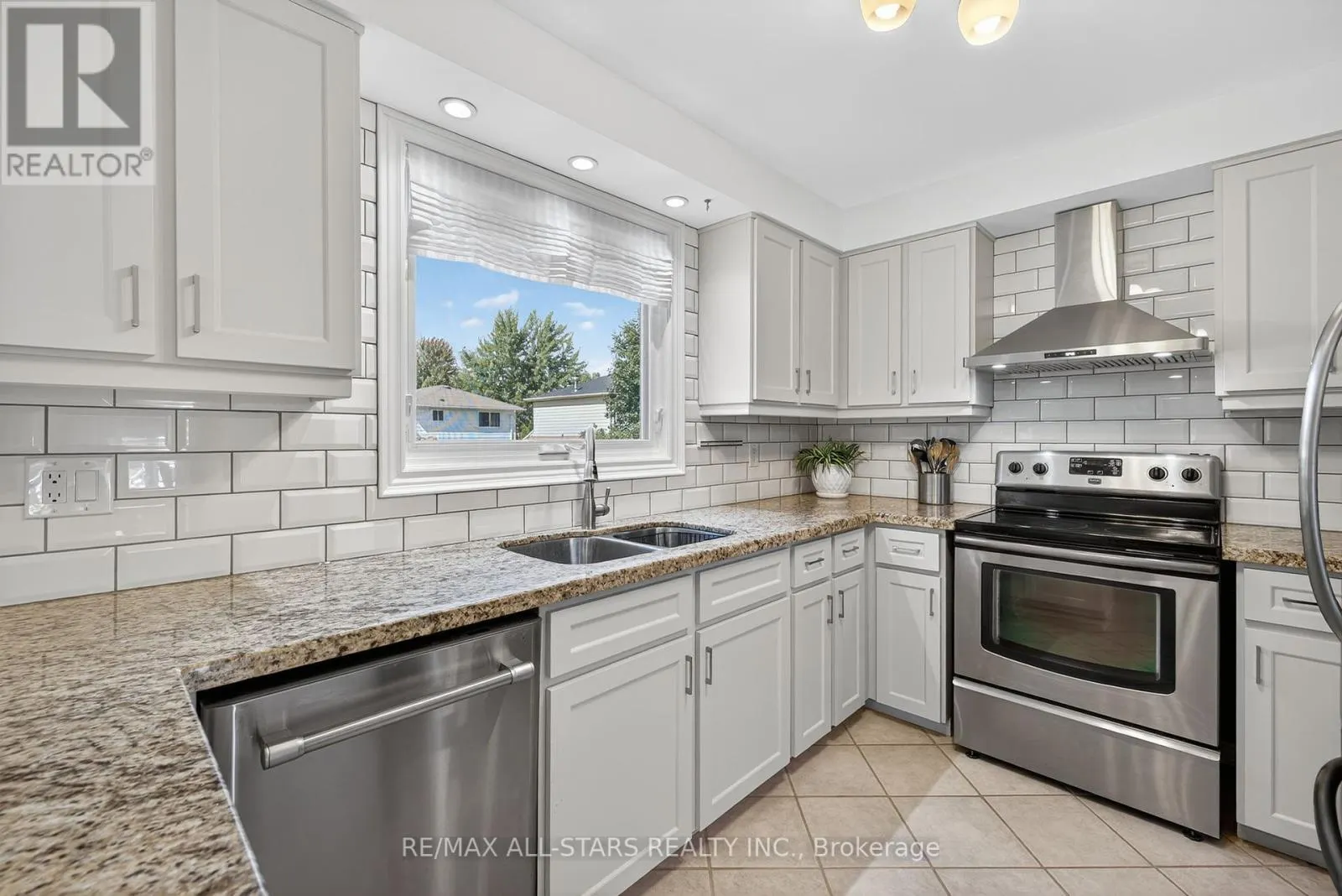 10 CASTILLE CRESCENT