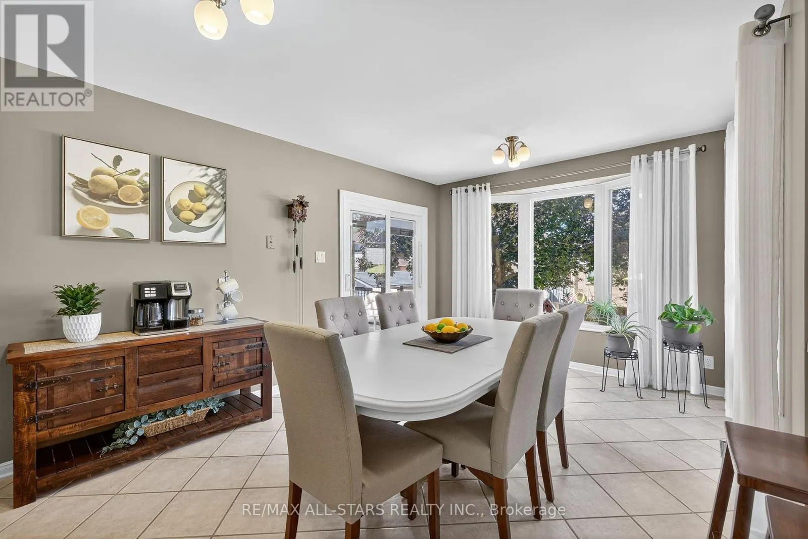10 CASTILLE CRESCENT