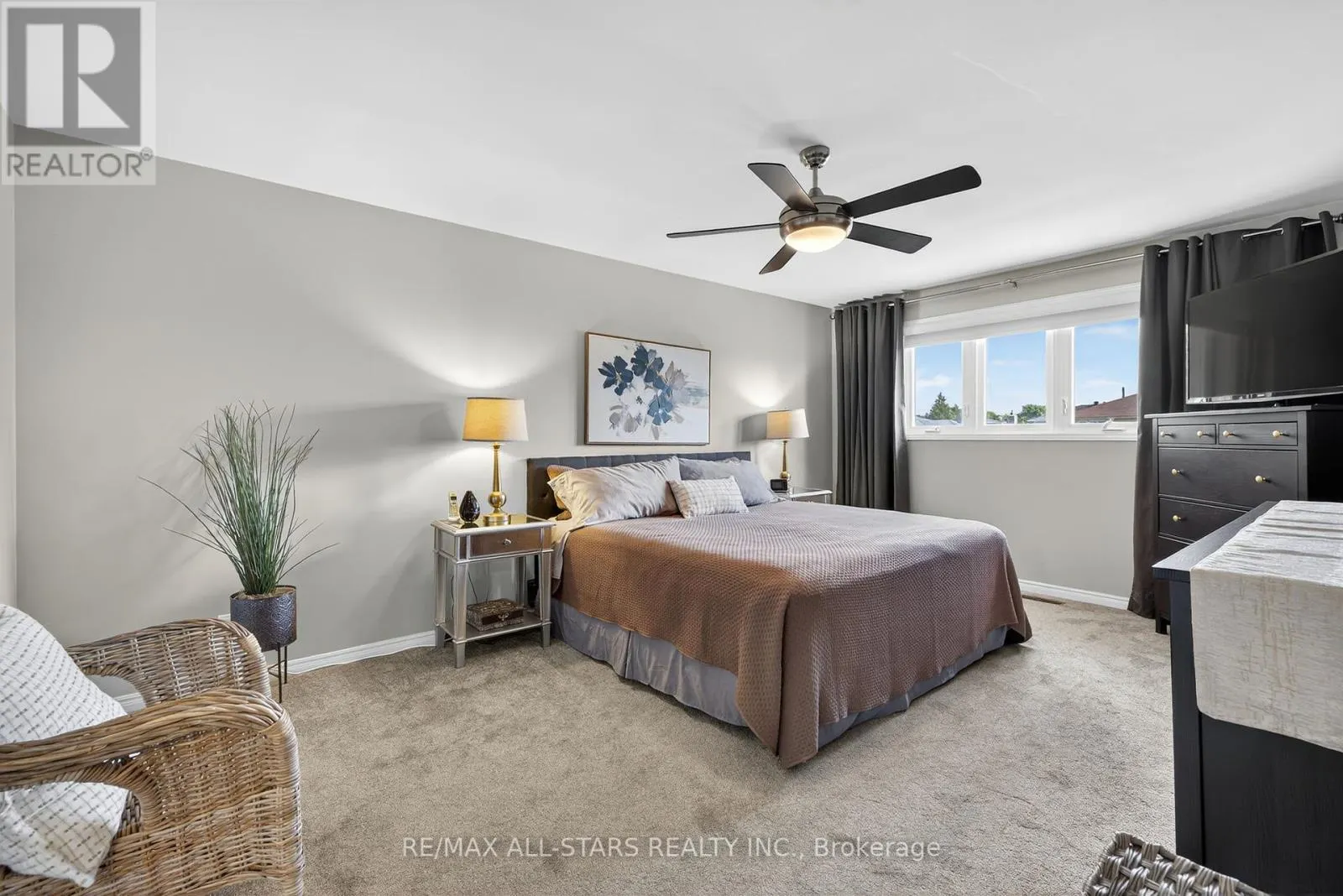 10 CASTILLE CRESCENT