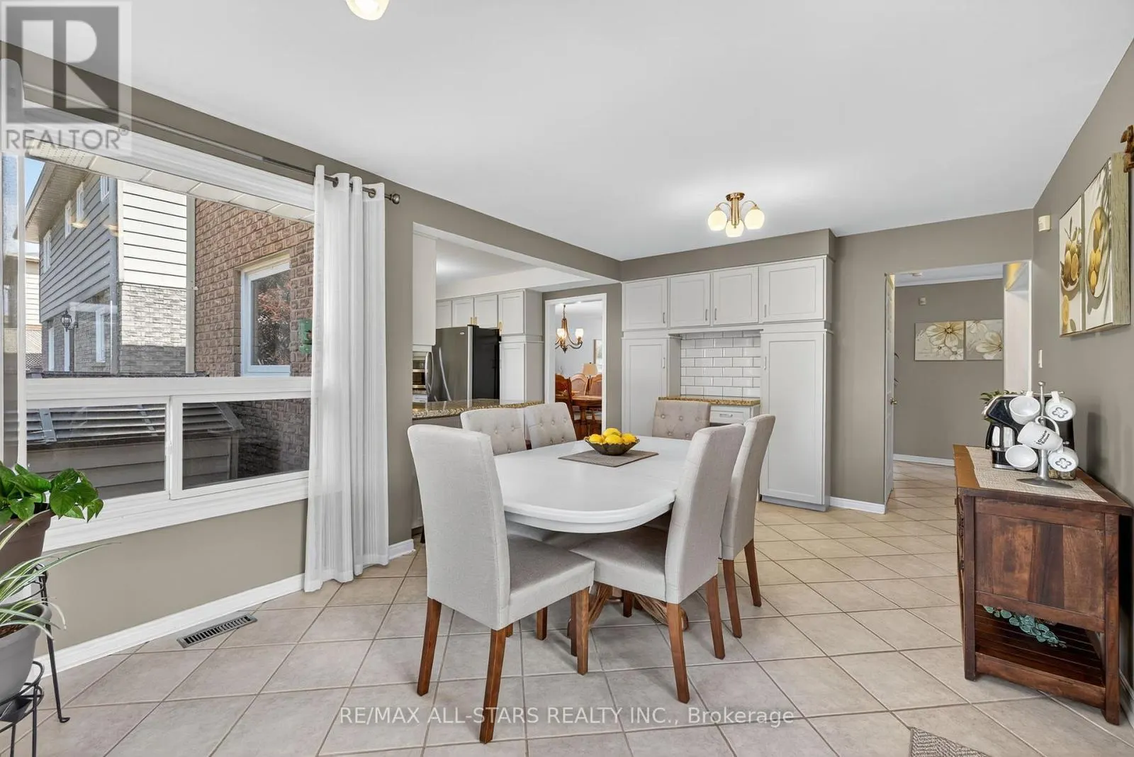 10 CASTILLE CRESCENT