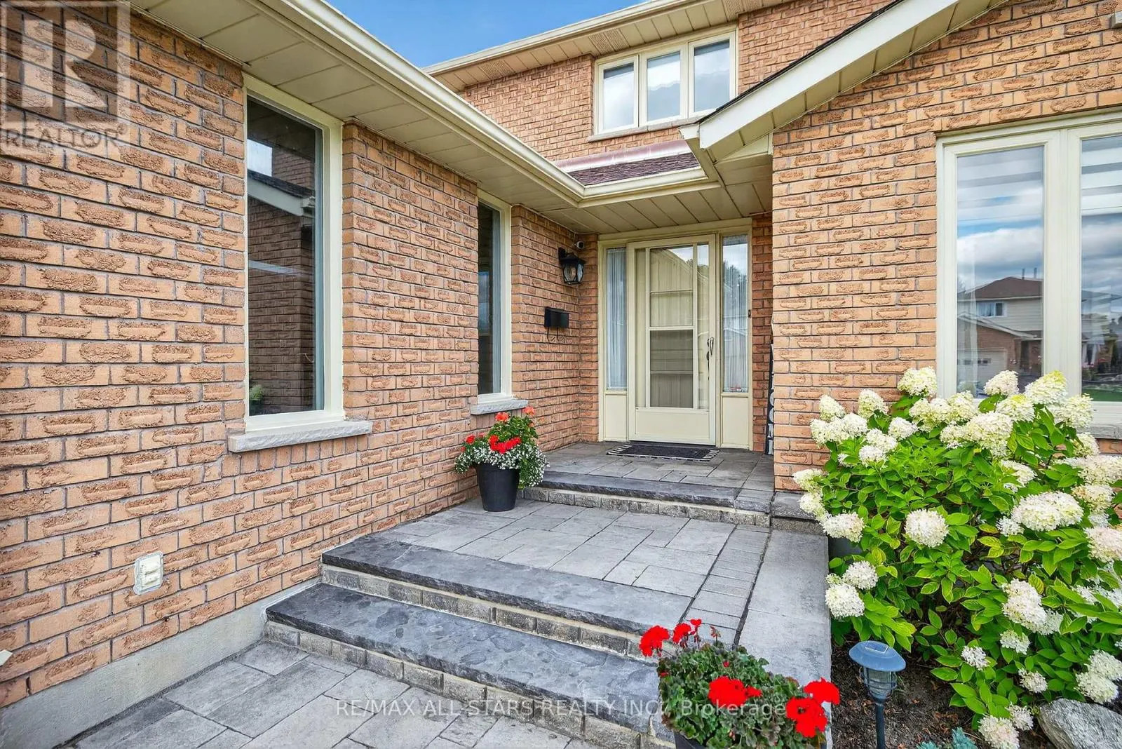 10 CASTILLE CRESCENT