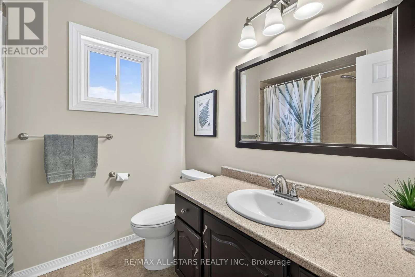 10 CASTILLE CRESCENT