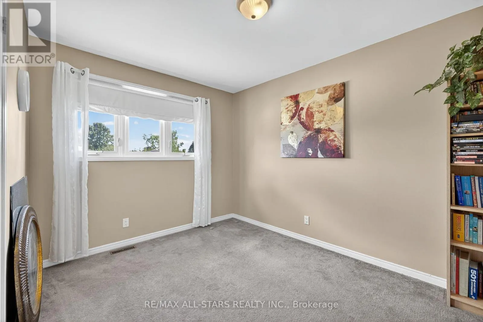 10 CASTILLE CRESCENT