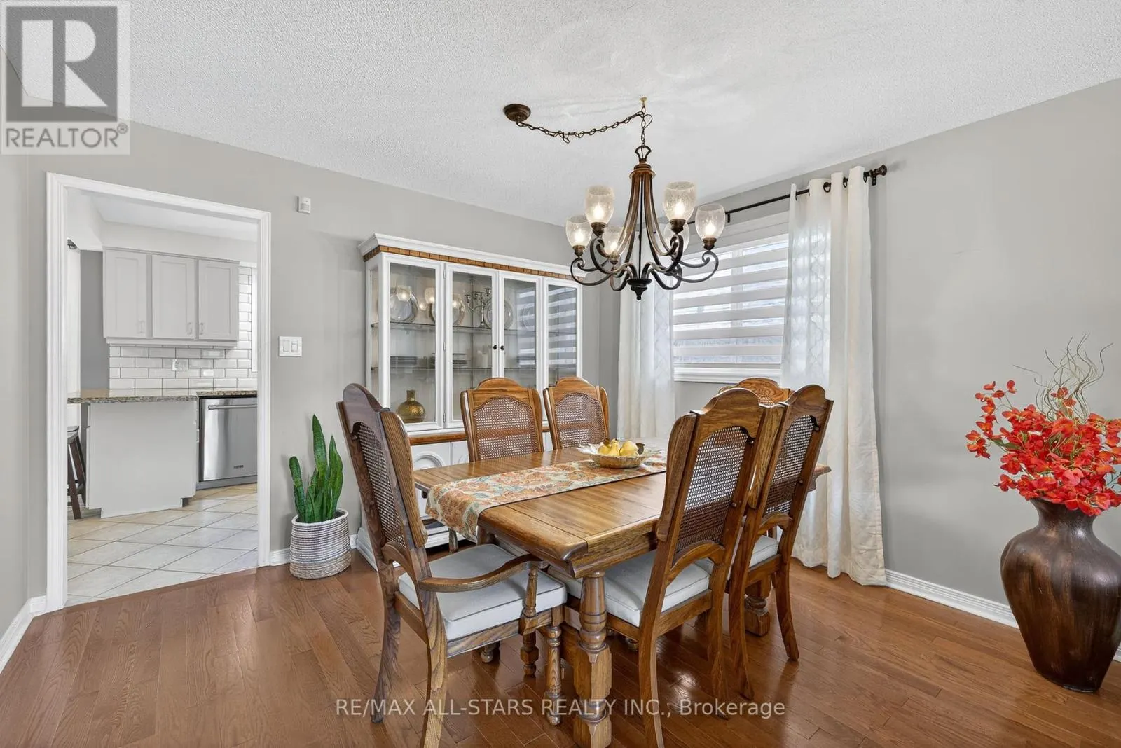 10 CASTILLE CRESCENT
