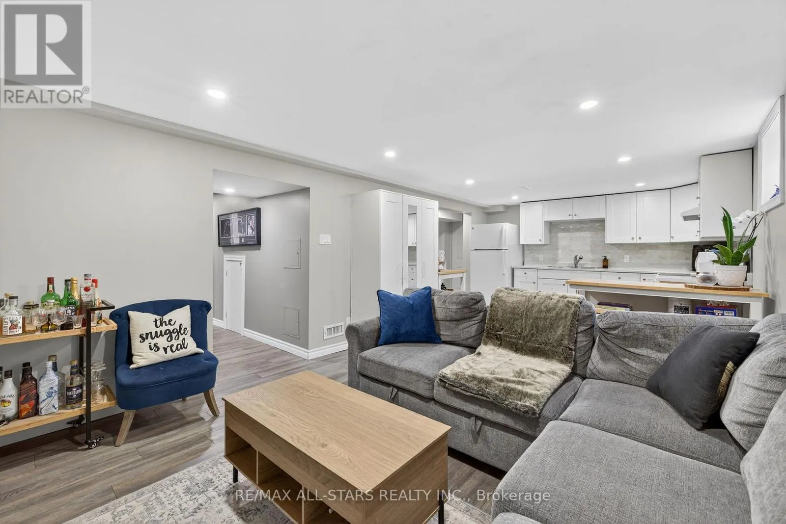10 CASTILLE CRESCENT