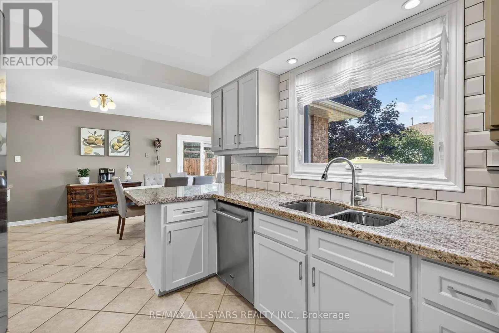 10 CASTILLE CRESCENT