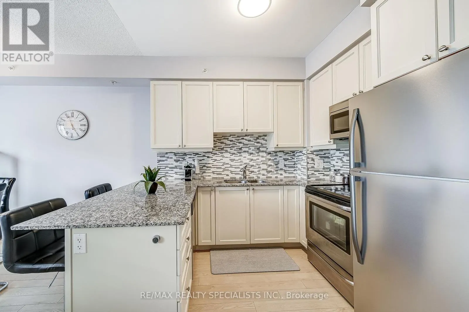 710 - 24 WOODSTREAM BOULEVARD