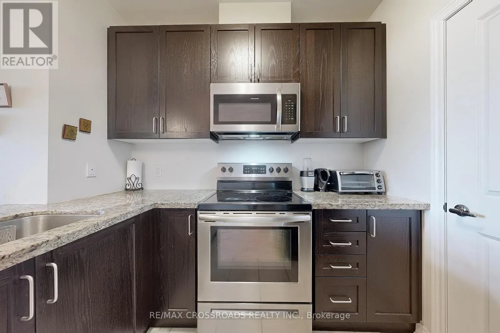 601 - 39 NEW DELHI DRIVE E