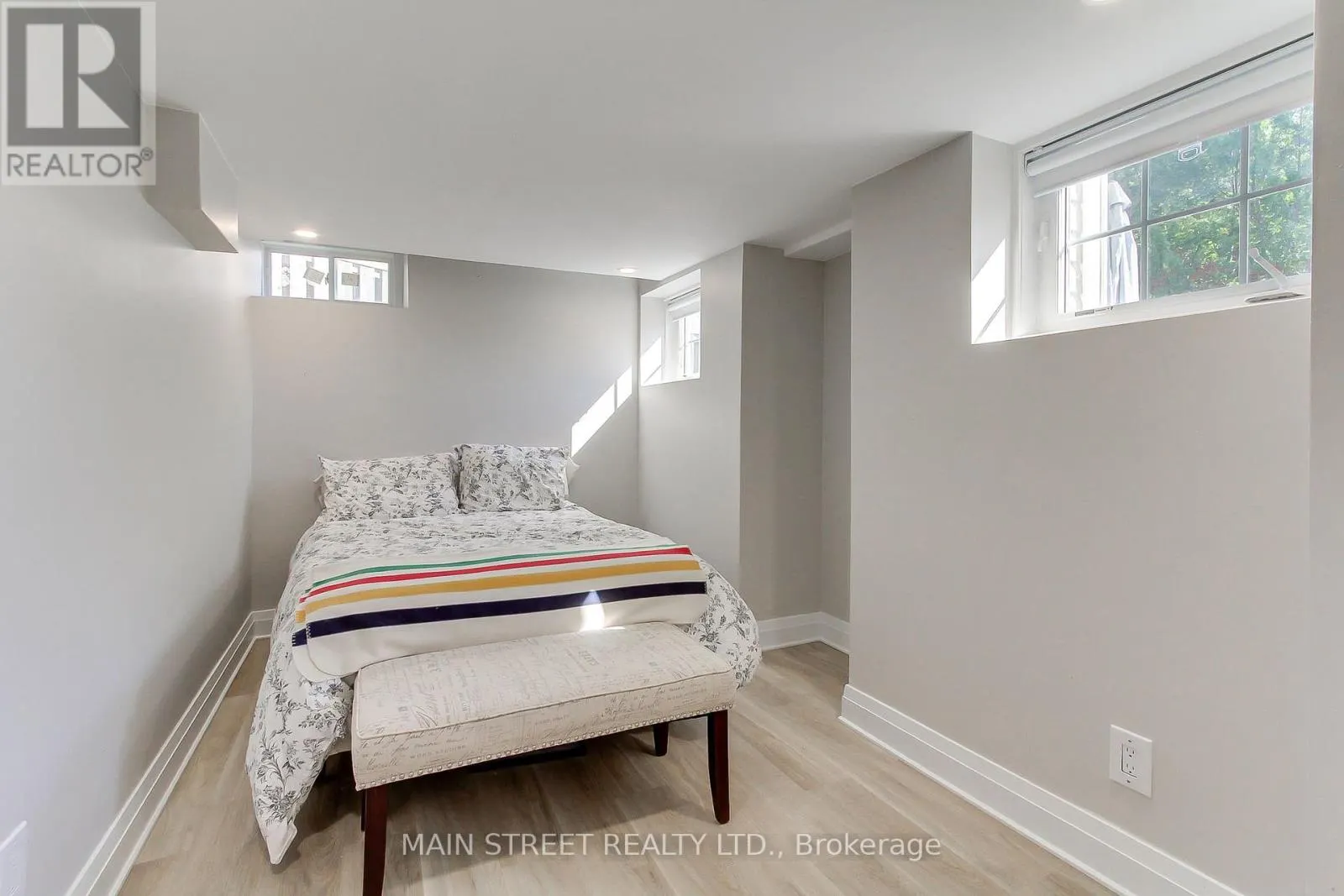 123 LAURENDALE AVENUE
