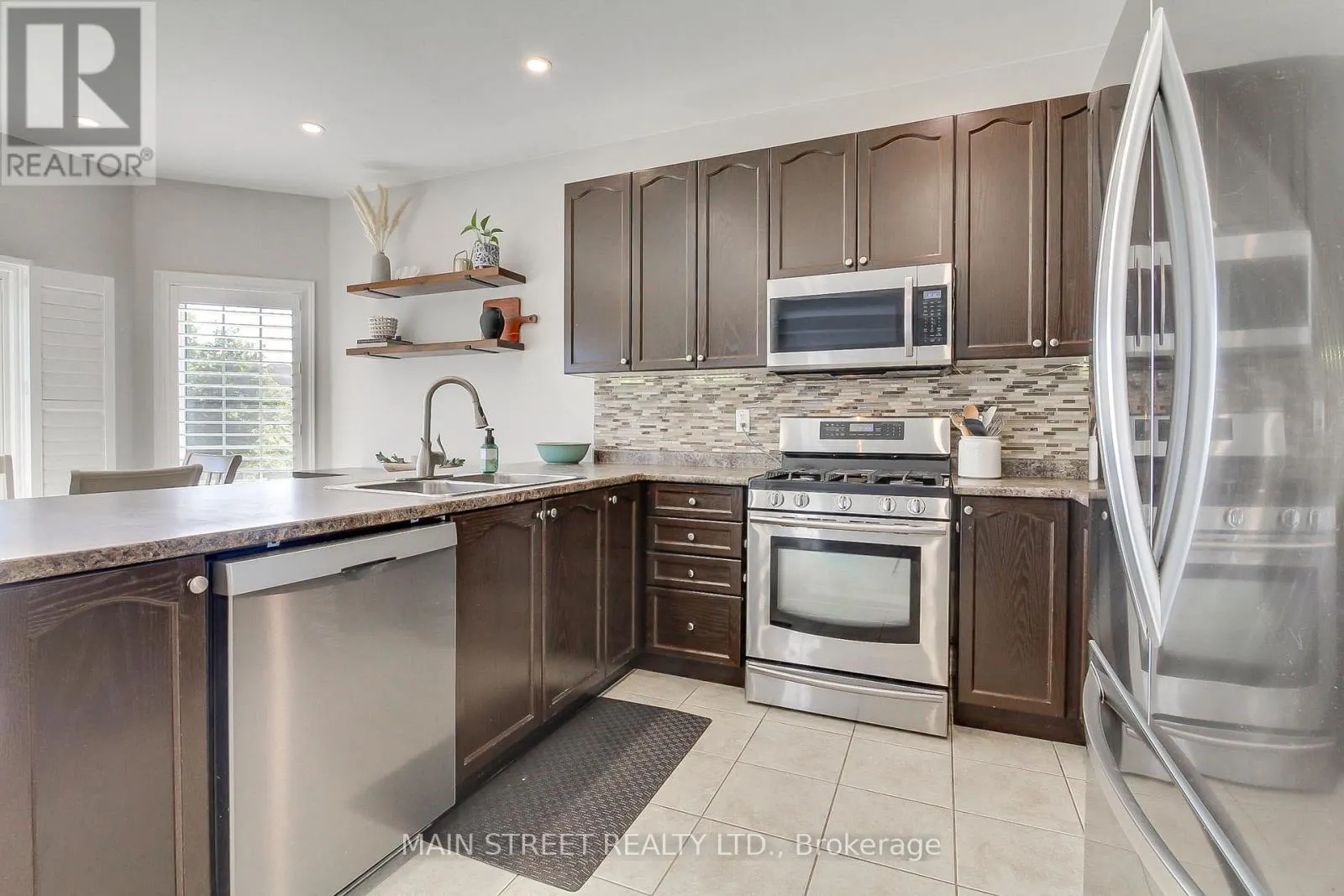 123 LAURENDALE AVENUE