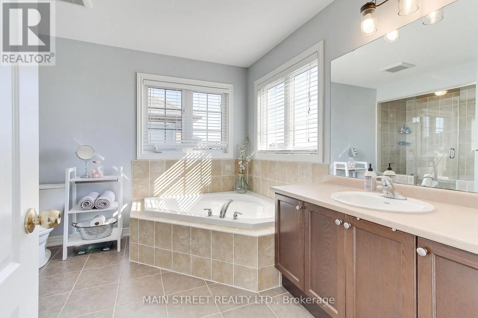 123 LAURENDALE AVENUE