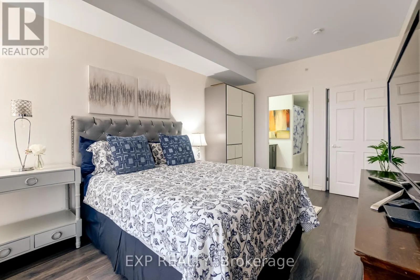 317 - 11611 YONGE STREET