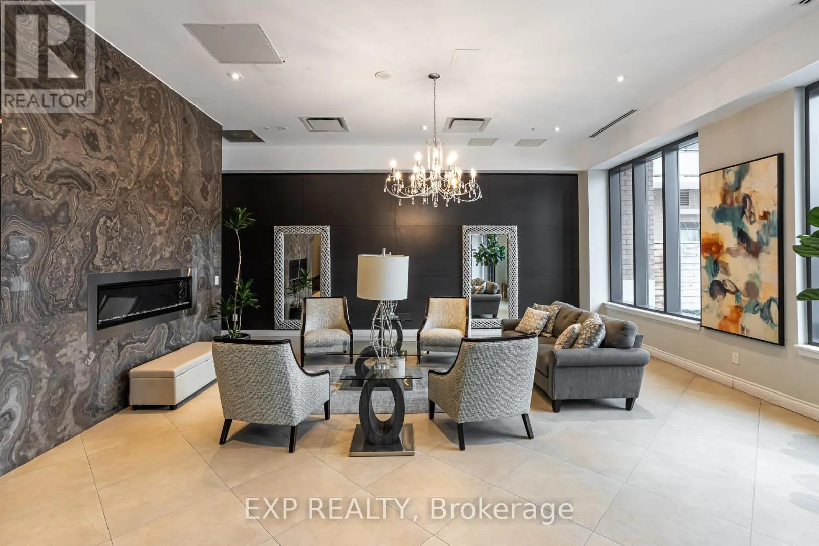317 - 11611 YONGE STREET