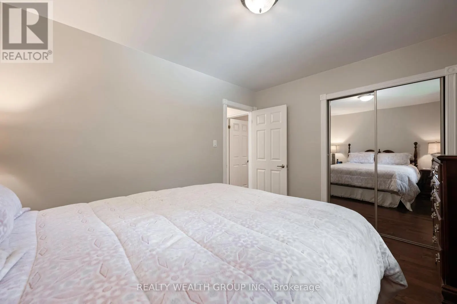 86 ALEXANDER ROAD W