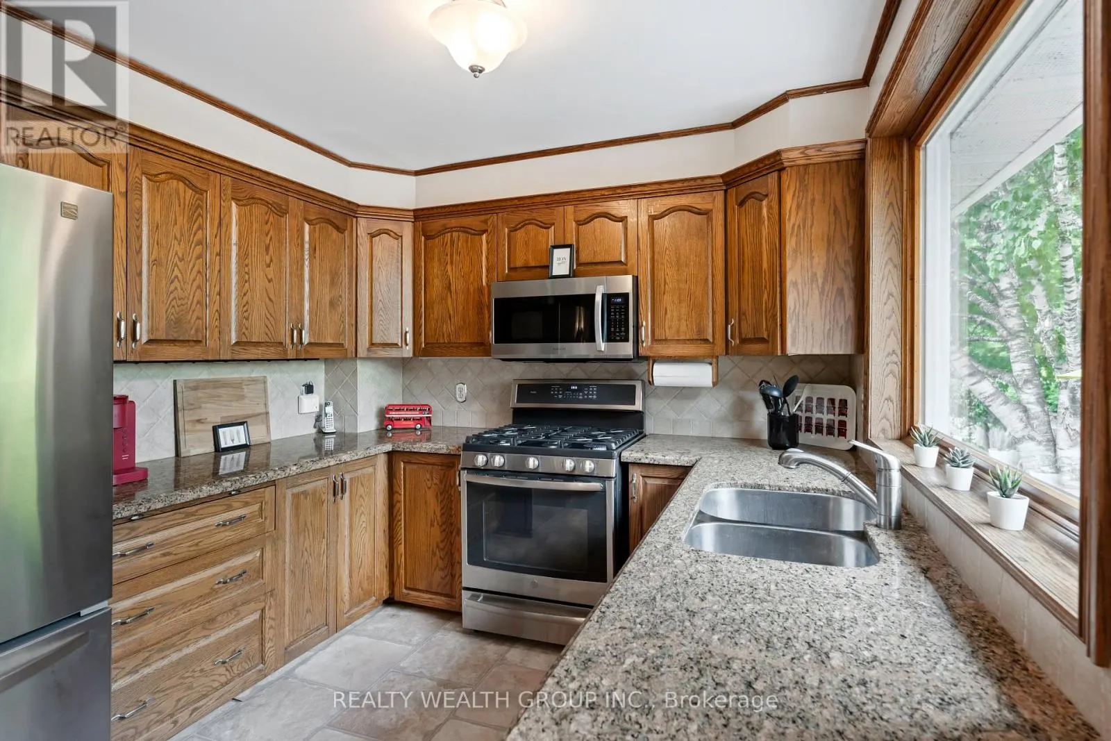86 ALEXANDER ROAD W