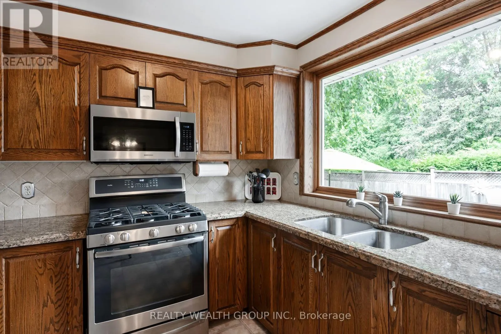 86 ALEXANDER ROAD W