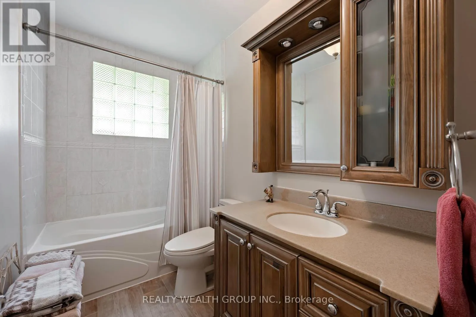 86 ALEXANDER ROAD W