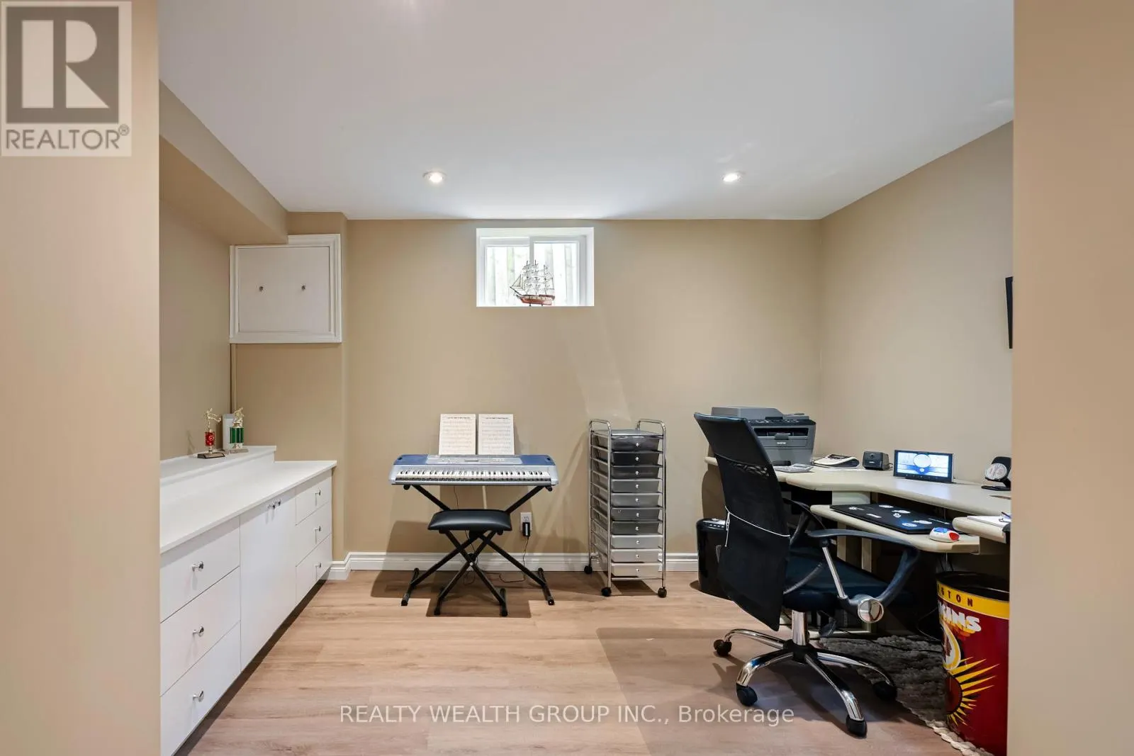86 ALEXANDER ROAD W