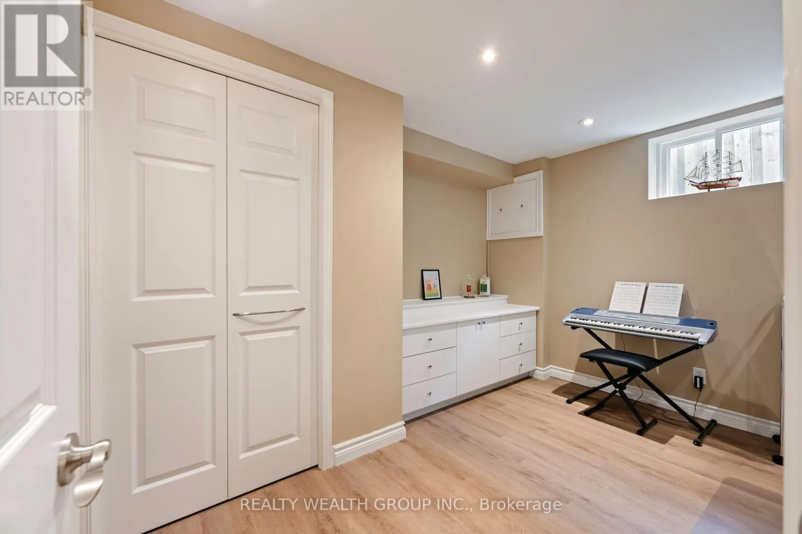 86 ALEXANDER ROAD W