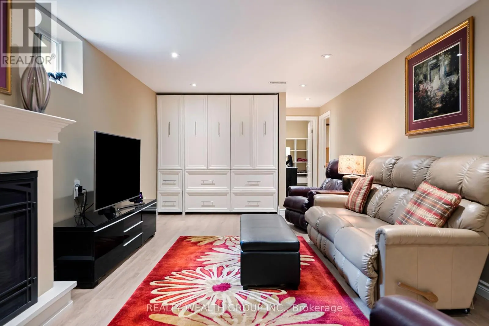 86 ALEXANDER ROAD W