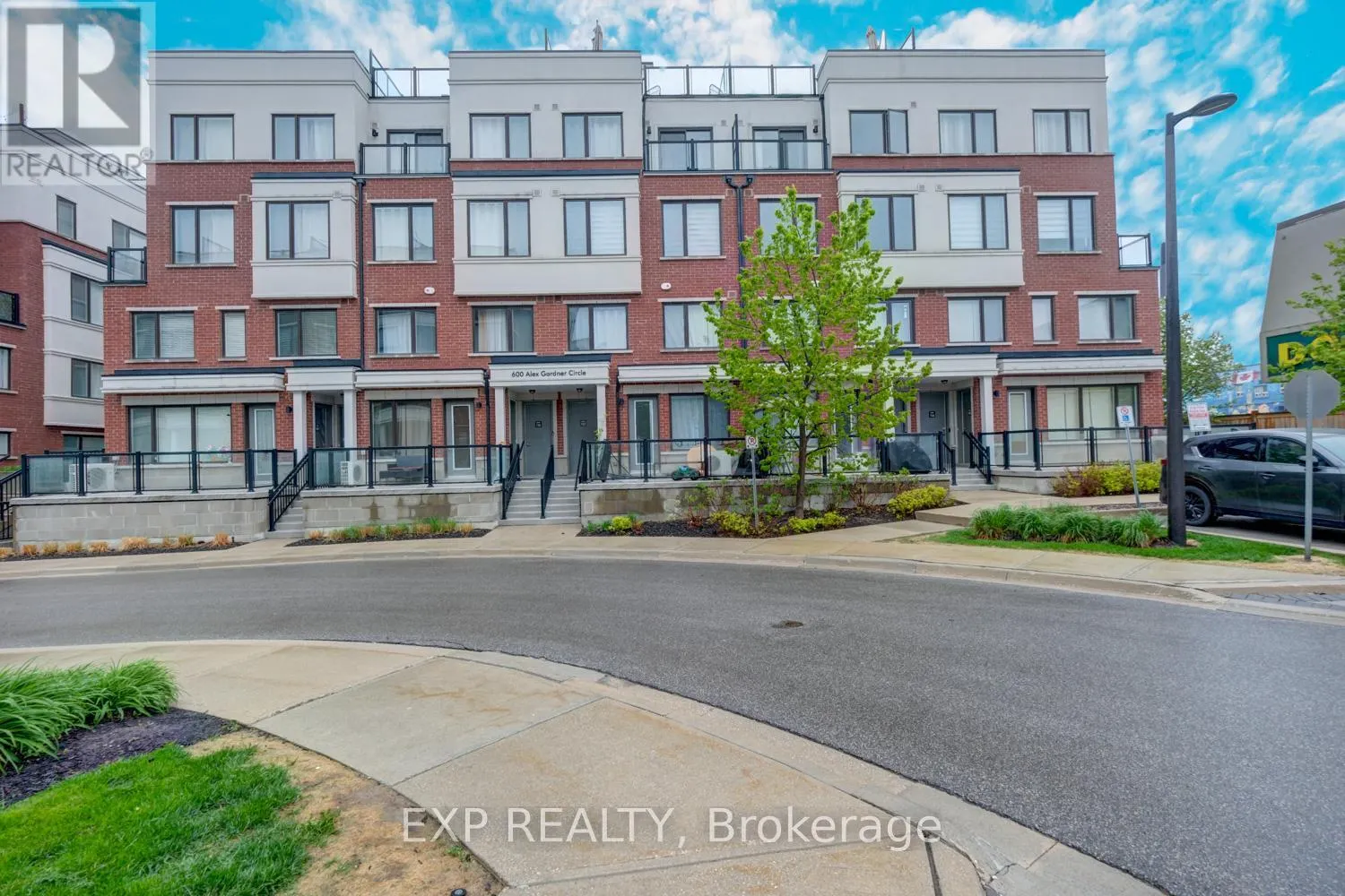 112 - 600 ALEX GARDNER CIRCLE