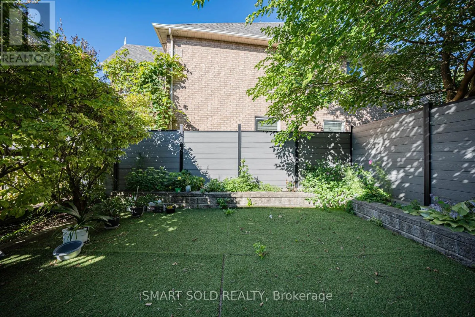 140 ENGLISH OAK DRIVE