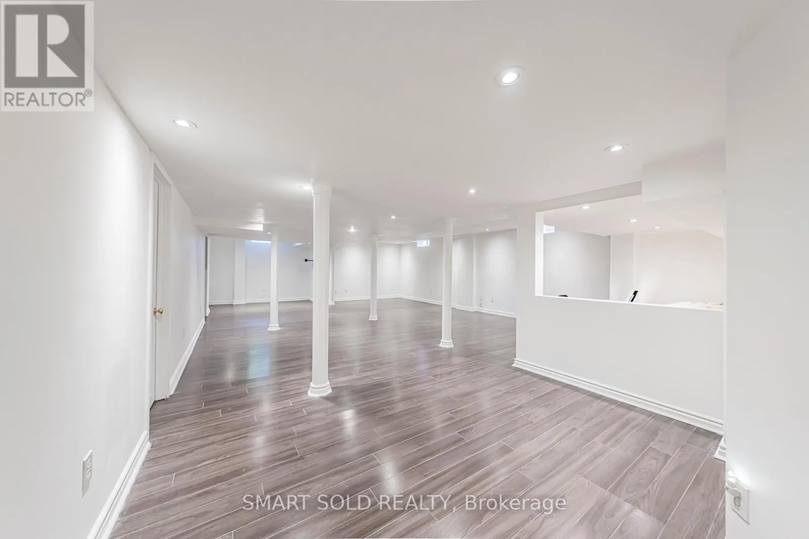 140 ENGLISH OAK DRIVE