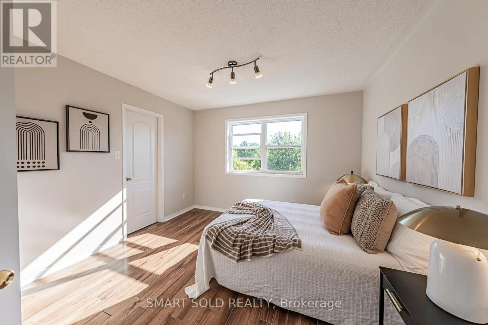 140 ENGLISH OAK DRIVE