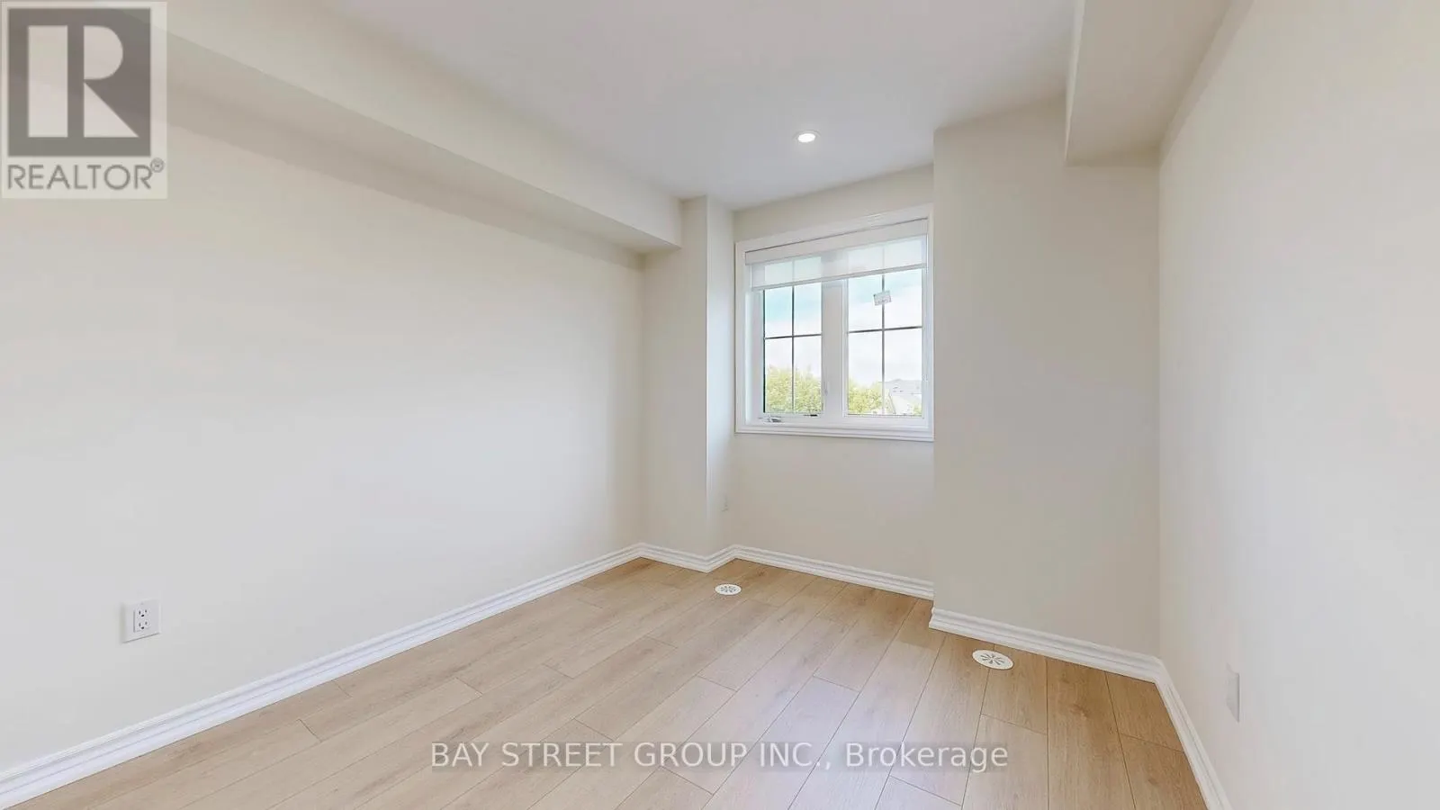 22 - 181 PARKTREE DRIVE