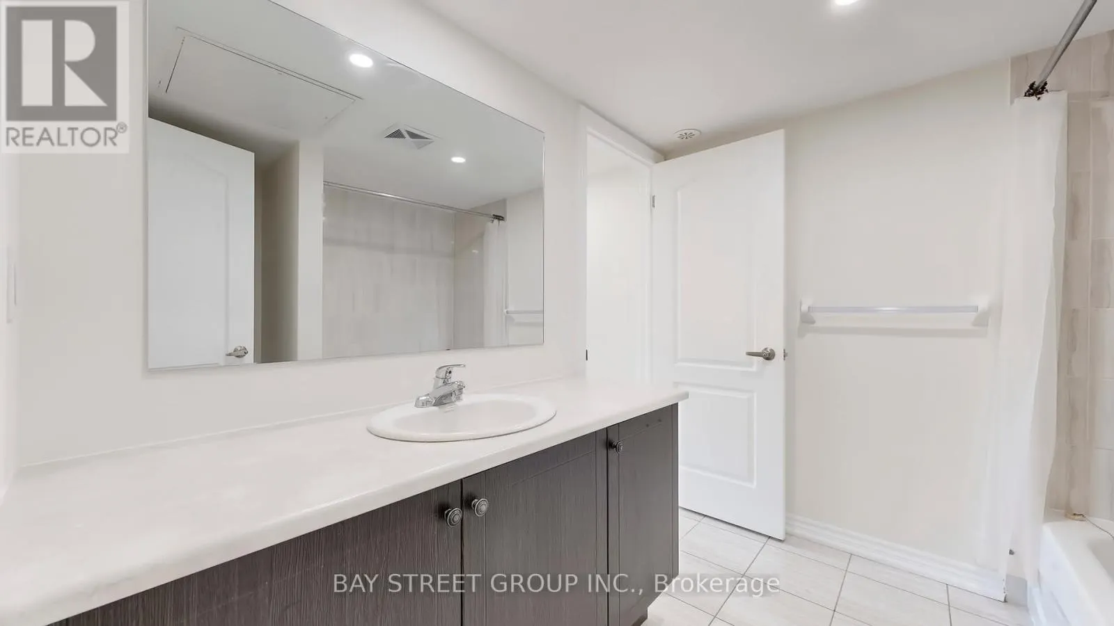 22 - 181 PARKTREE DRIVE