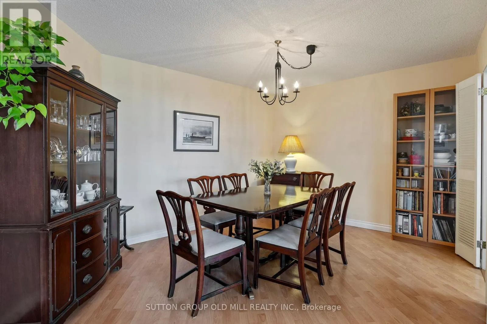 602 - 7811 YONGE STREET