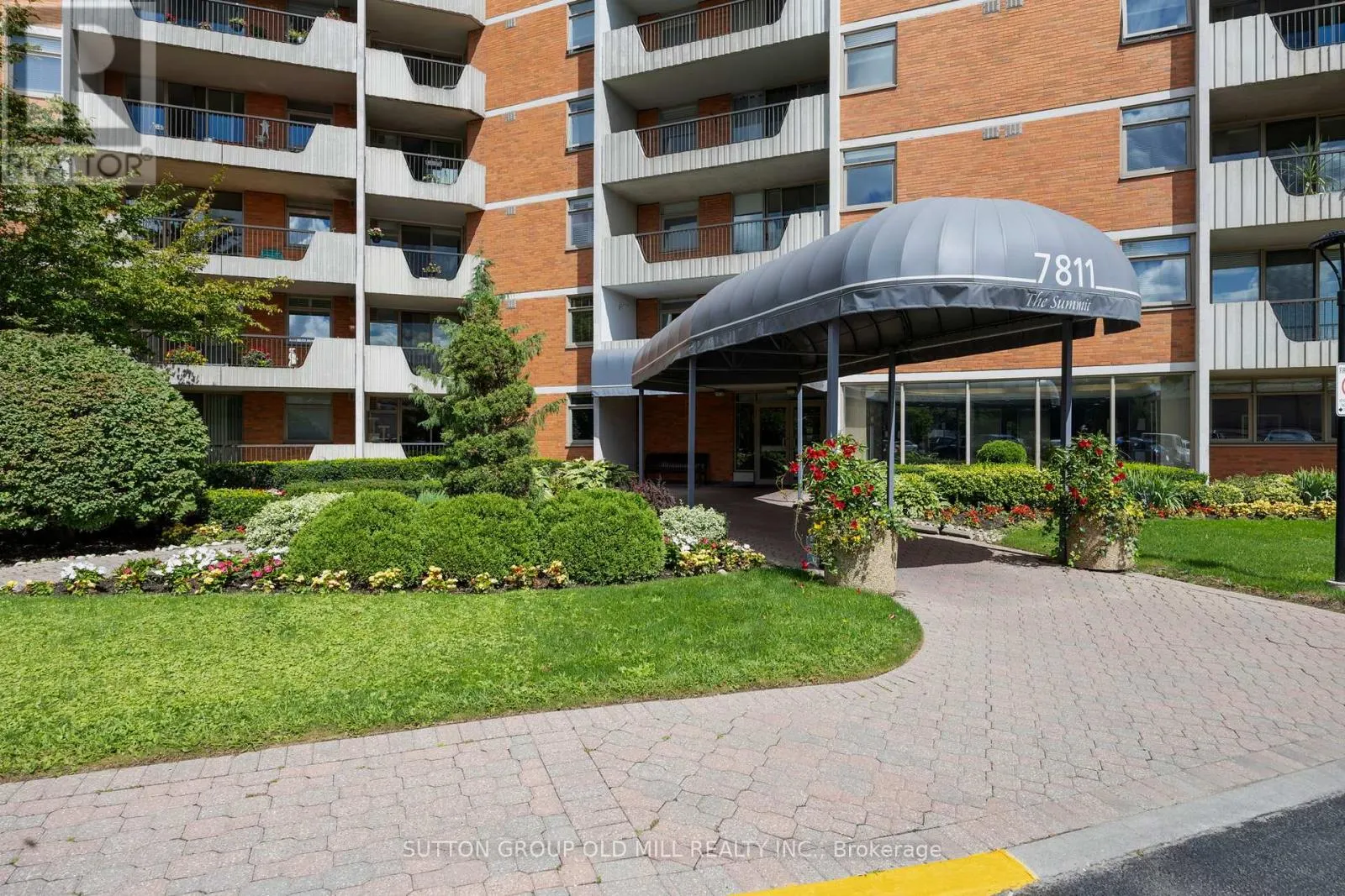 602 - 7811 YONGE STREET