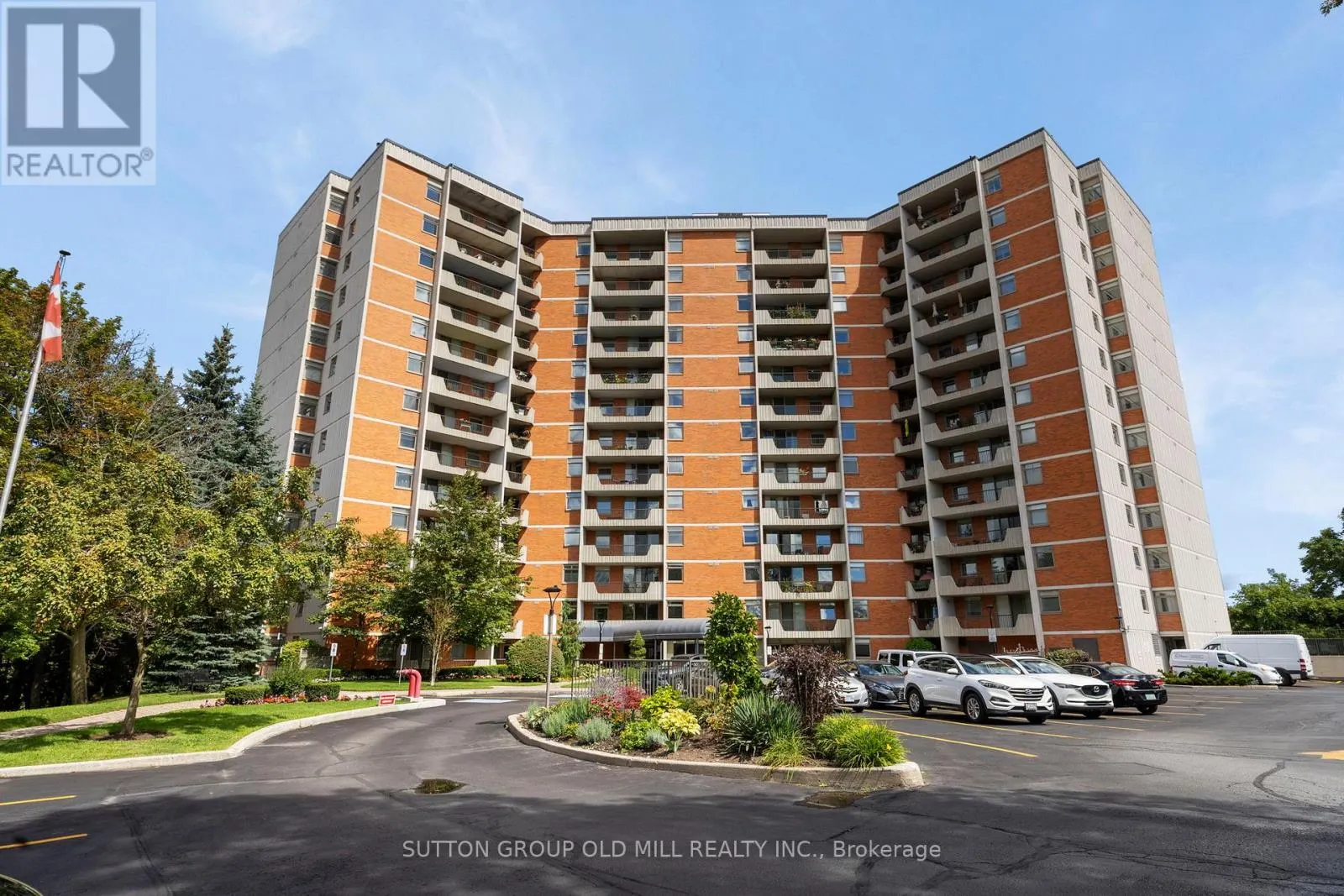 602 - 7811 YONGE STREET