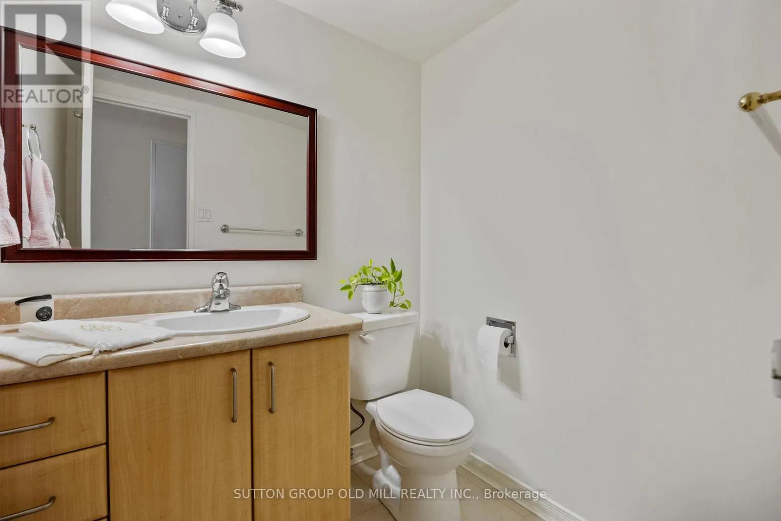 602 - 7811 YONGE STREET