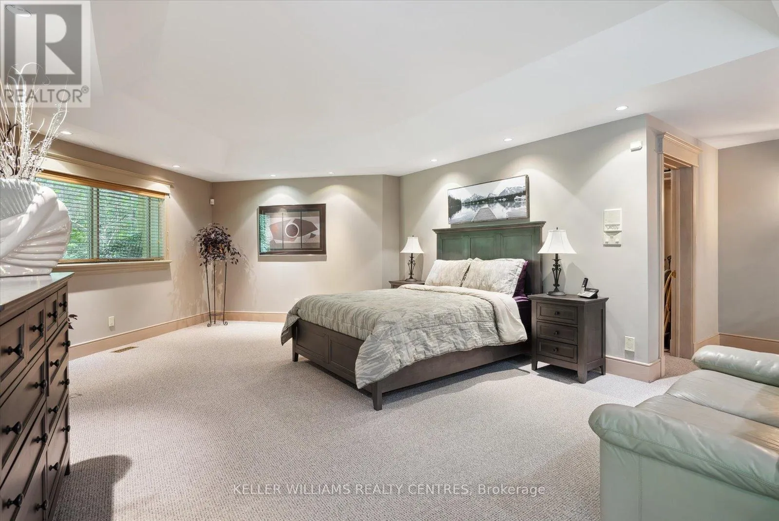 6 COUNTRY HEIGHTS DRIVE