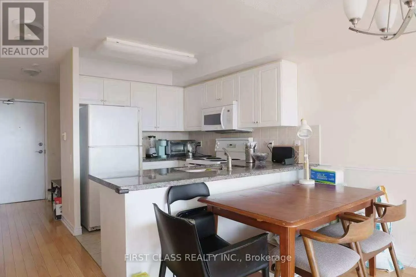 808 - 51 TIMES AVENUE W