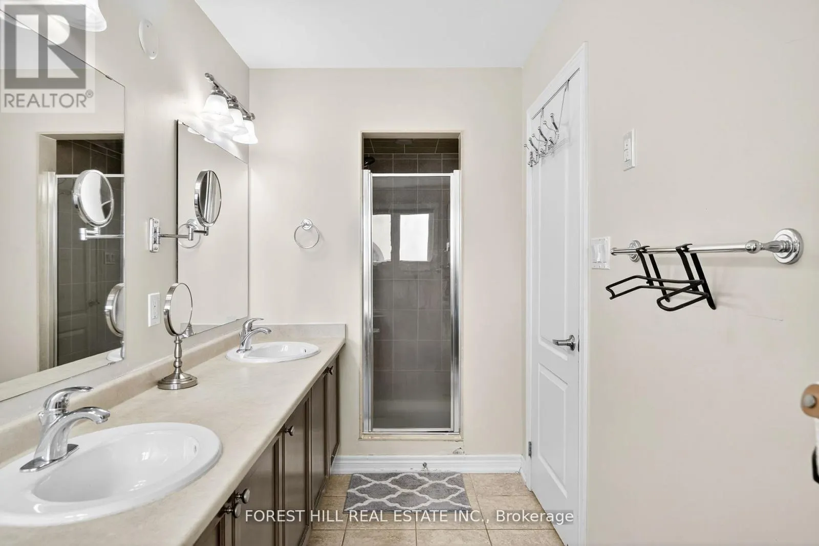 9 ROBERT GREEN CRESCENT