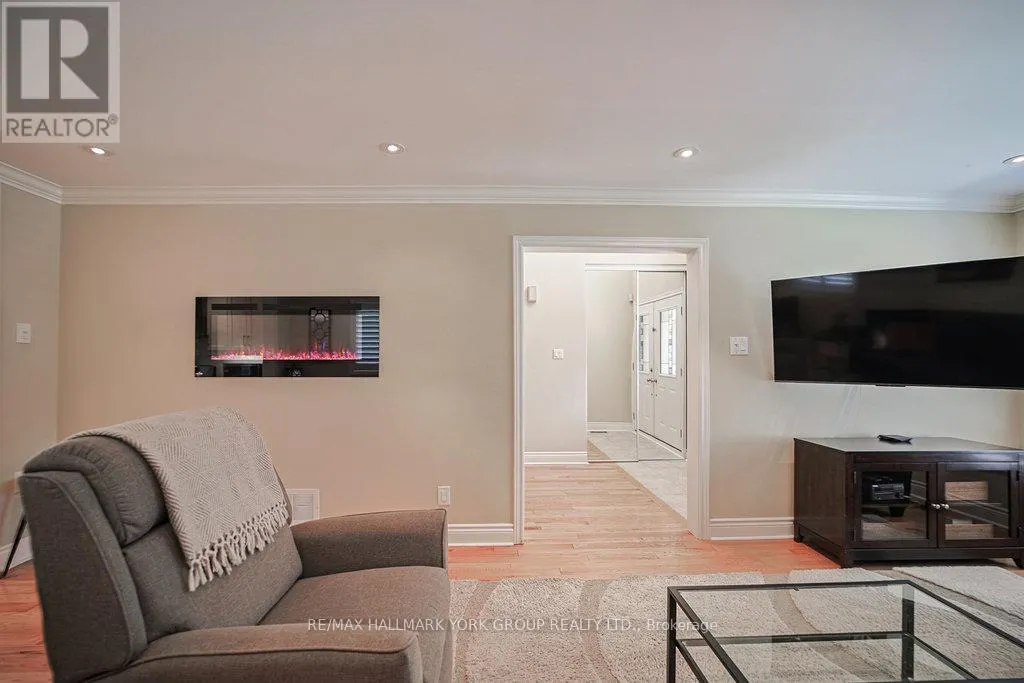 286 KENNEDY STREET W