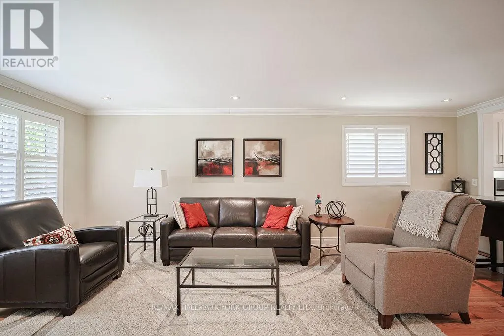286 KENNEDY STREET W