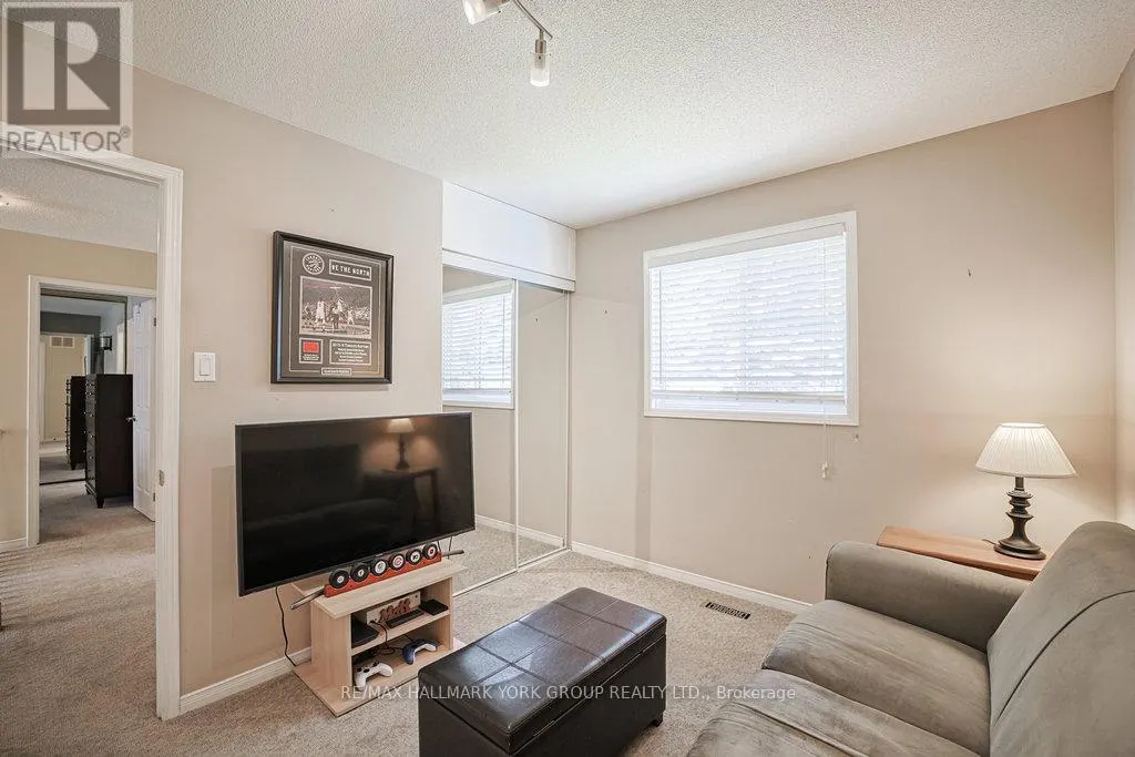 286 KENNEDY STREET W