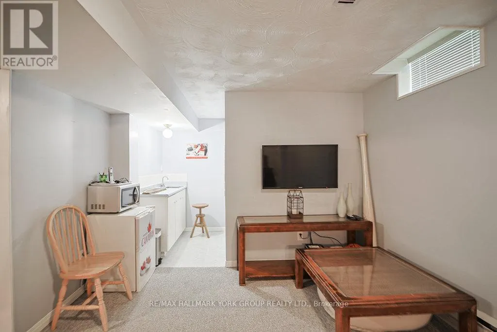 286 KENNEDY STREET W