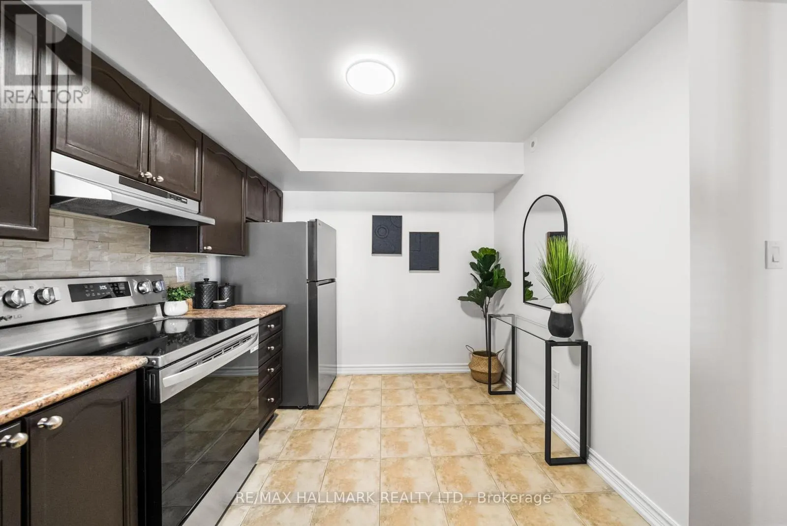 213 - 308 JOHN STREET
