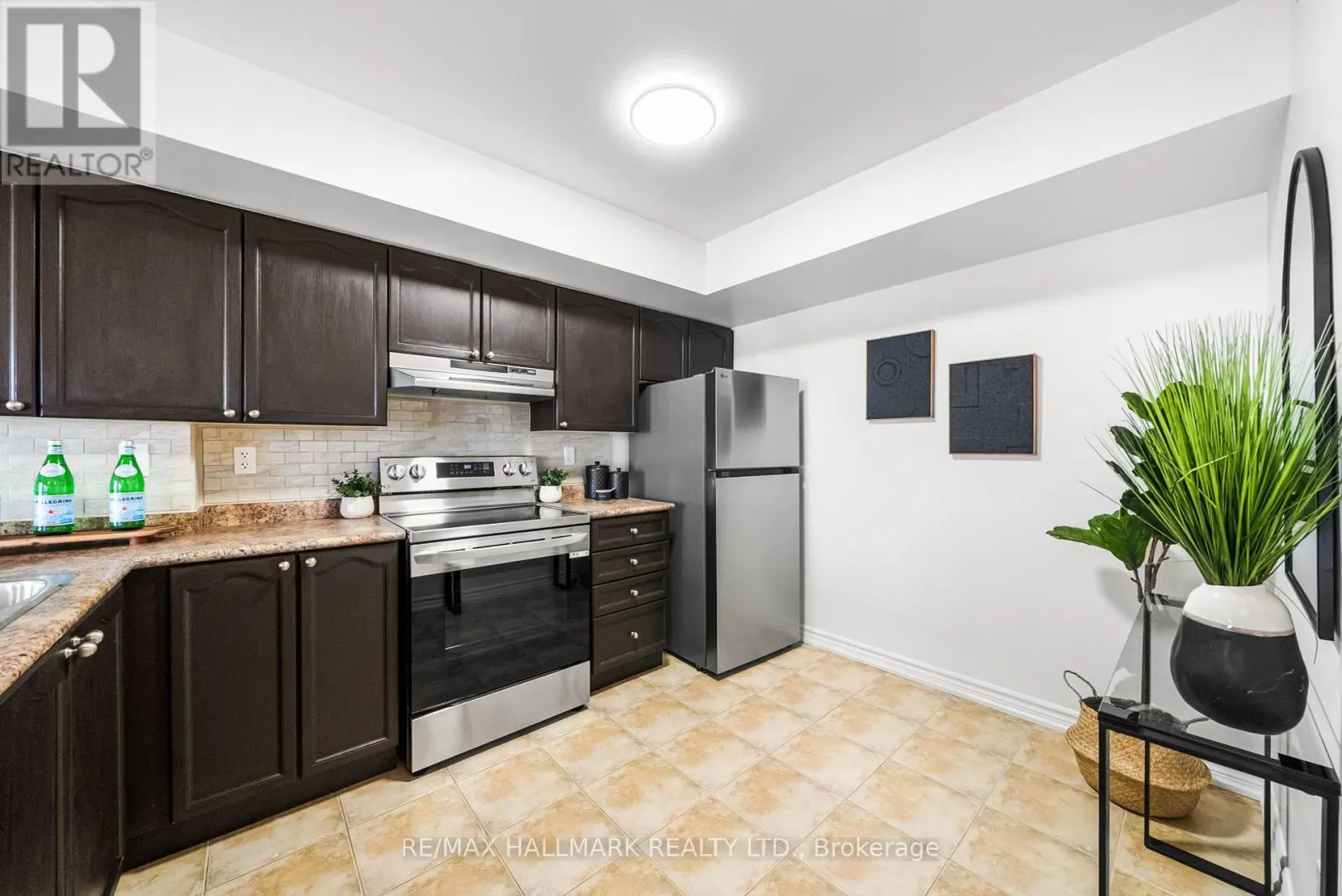 213 - 308 JOHN STREET